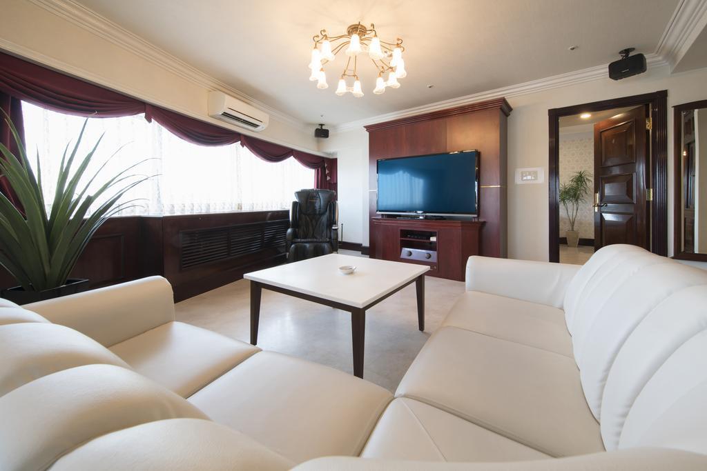 Hotel Alps (Adults Only) Осака Екстериор снимка