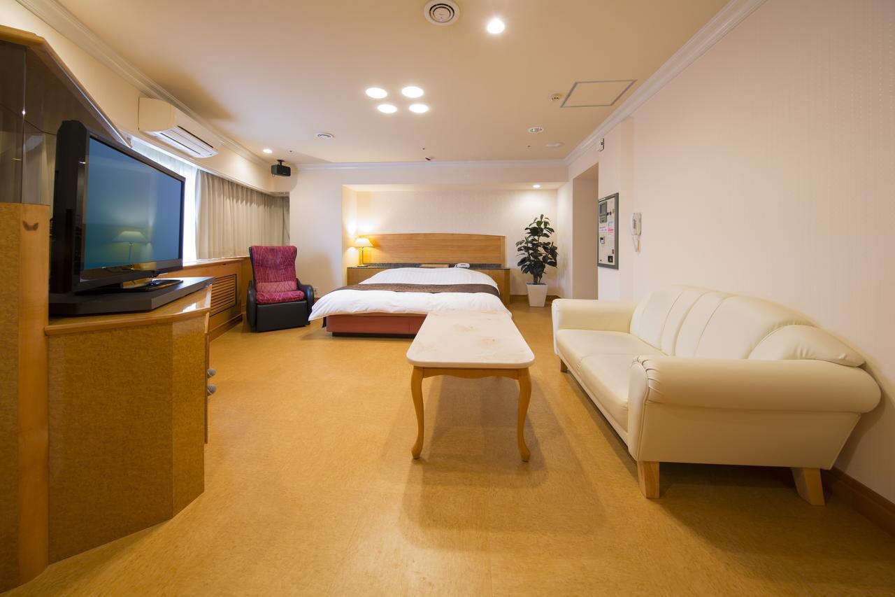 Hotel Alps (Adults Only) Осака Екстериор снимка