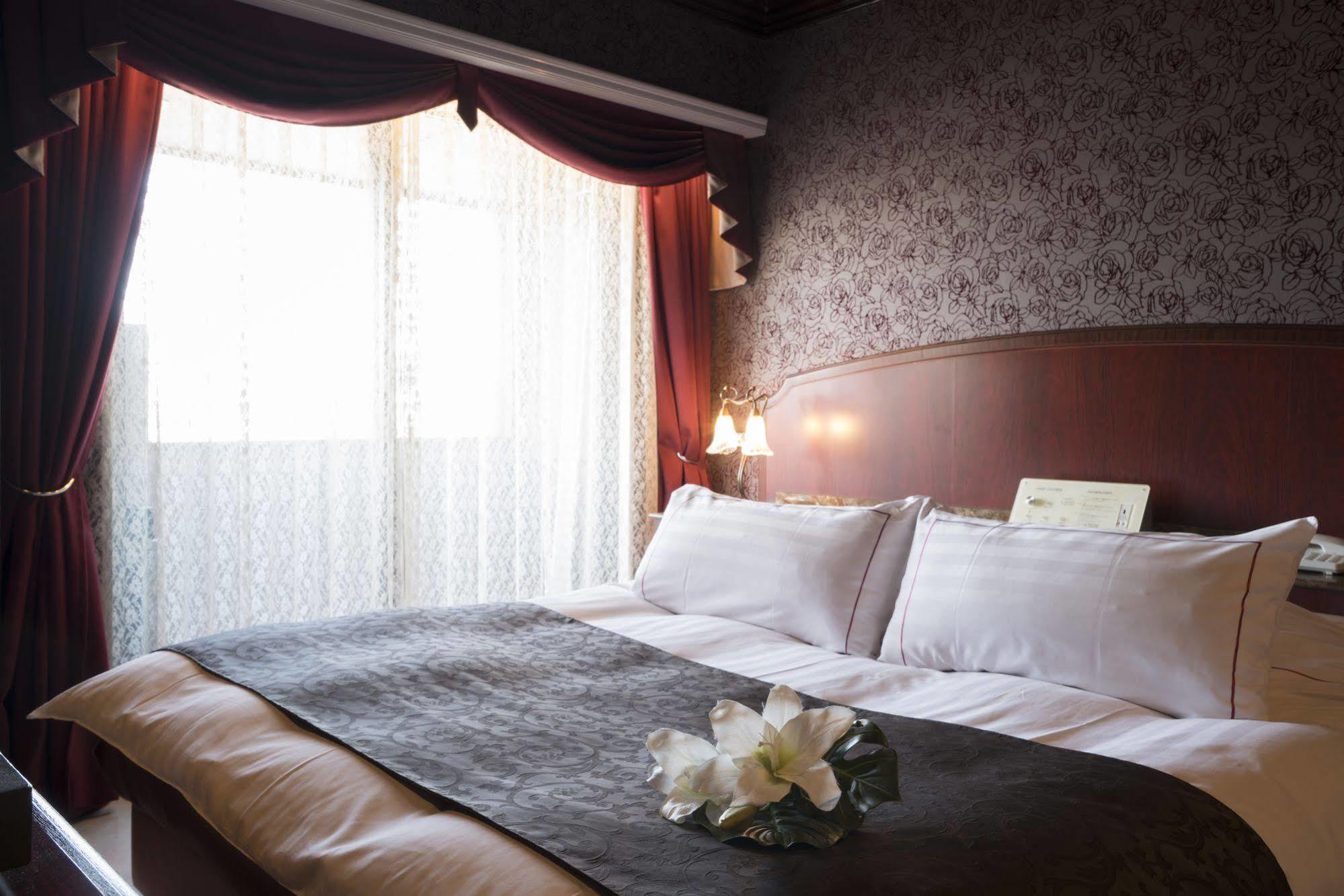 Hotel Alps (Adults Only) Осака Екстериор снимка