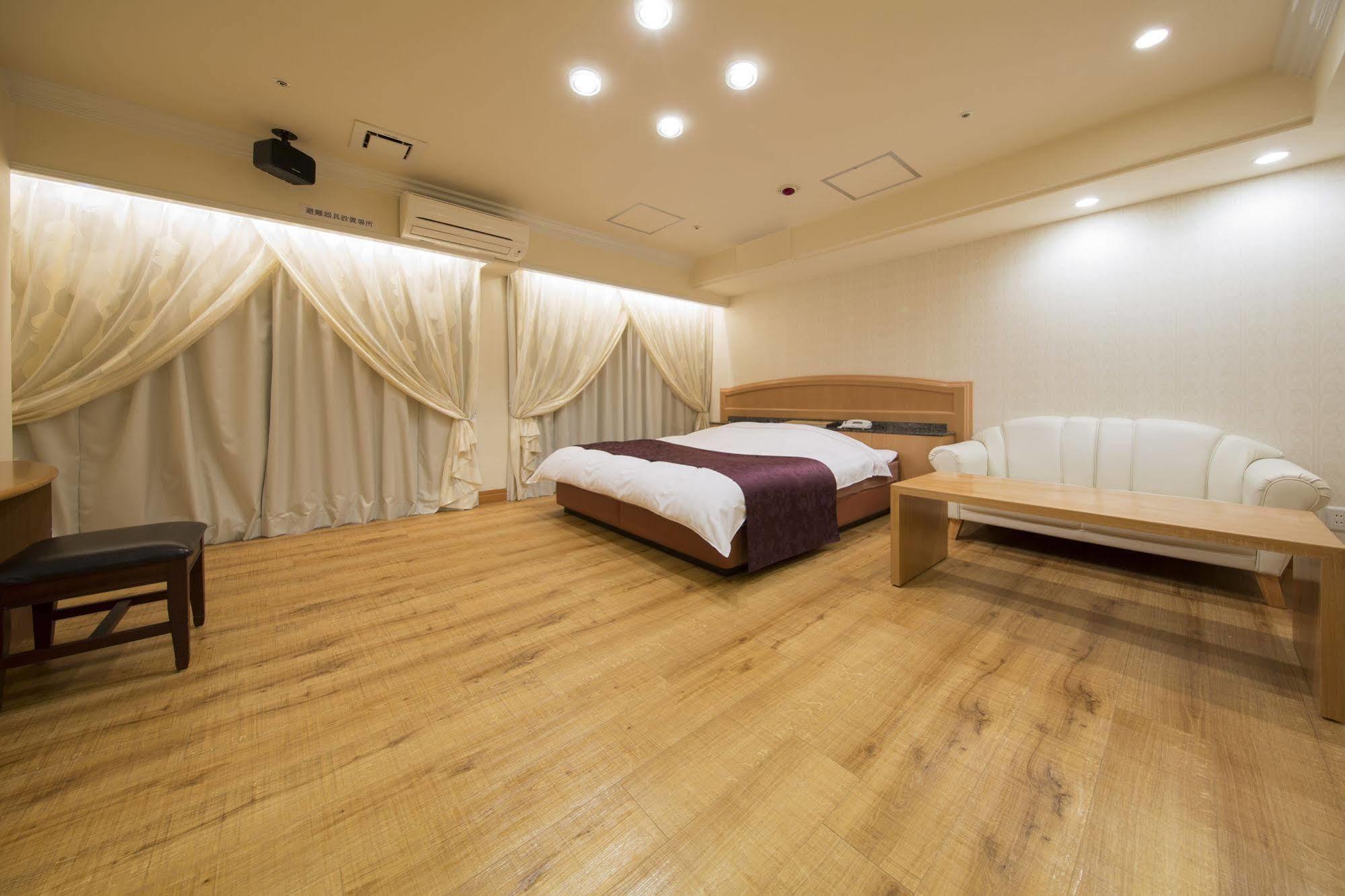Hotel Alps (Adults Only) Осака Екстериор снимка